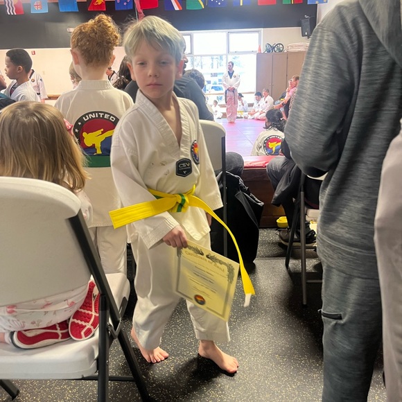 Express Body Contour Tee - Picture 8 of 9